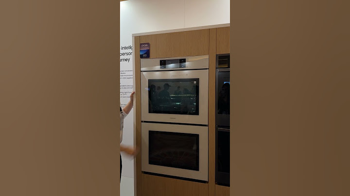 This Samsung oven knows what temp to cook your food to