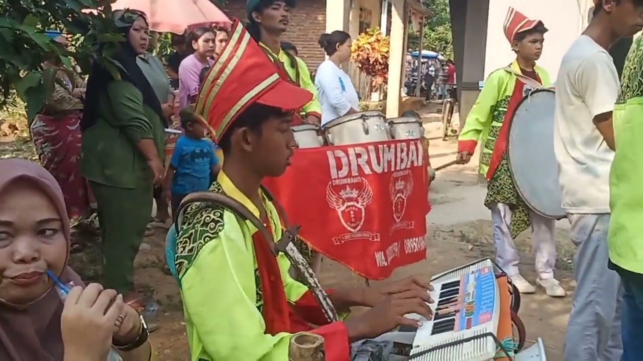 dian anic unyu unyu, drumband putra el bass Buntet pesantren