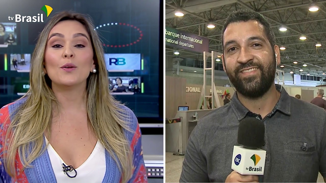 Conheça o trabalho dos intérpretes de Libras da TV Brasil - YouTube