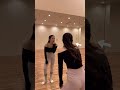 スマホ見てる今の姿勢、大丈夫…？