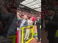 Ne-Yo getting Closer to the action at Old Trafford & these fans just can’t pull themselves away 🎶
