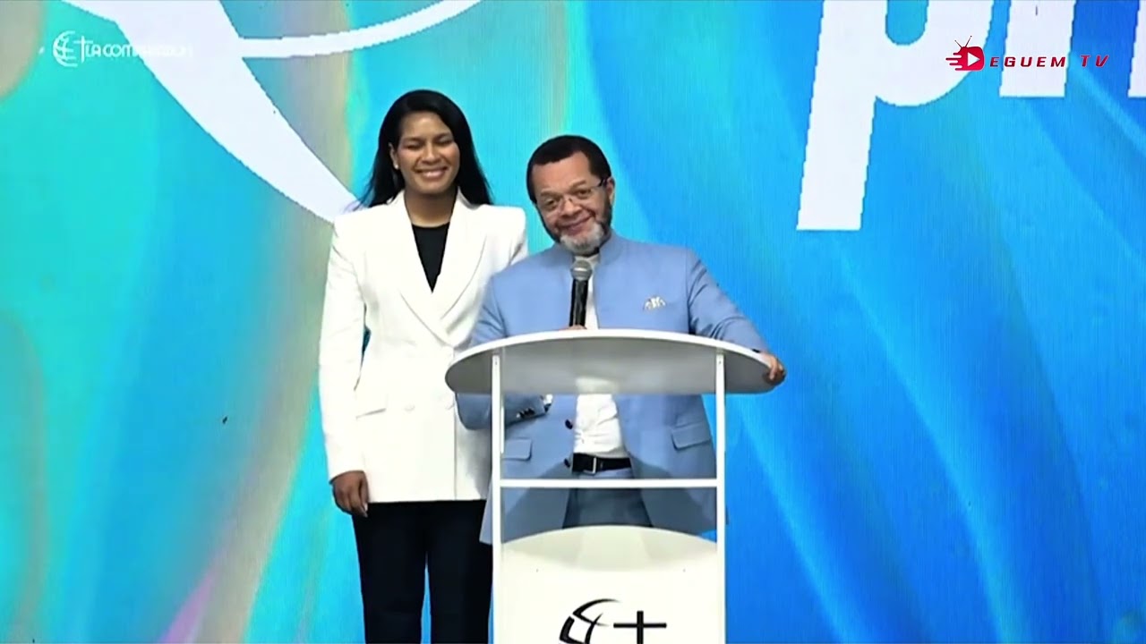 Pasteur Marcello Tunasi nous présente sa nouvelle femme.