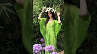 Bamboo Shadow Fragrance: Lily's World Unveiled in New Chinese Style Outdoor Shooting