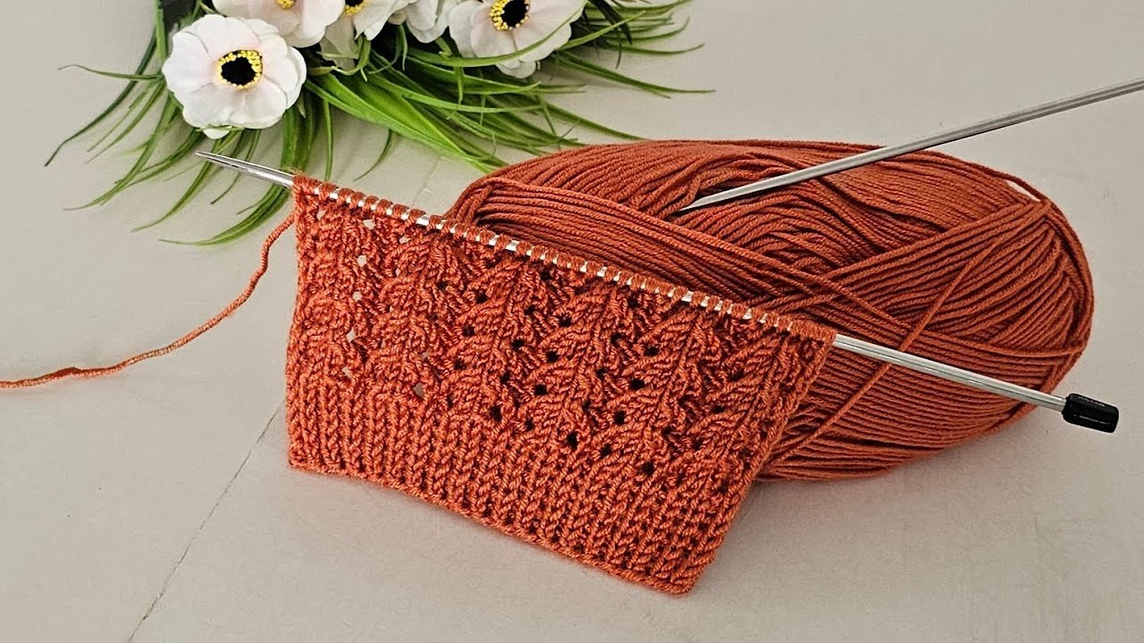 Простой и стильный узор для вязания блузок, жилетов и свитеров