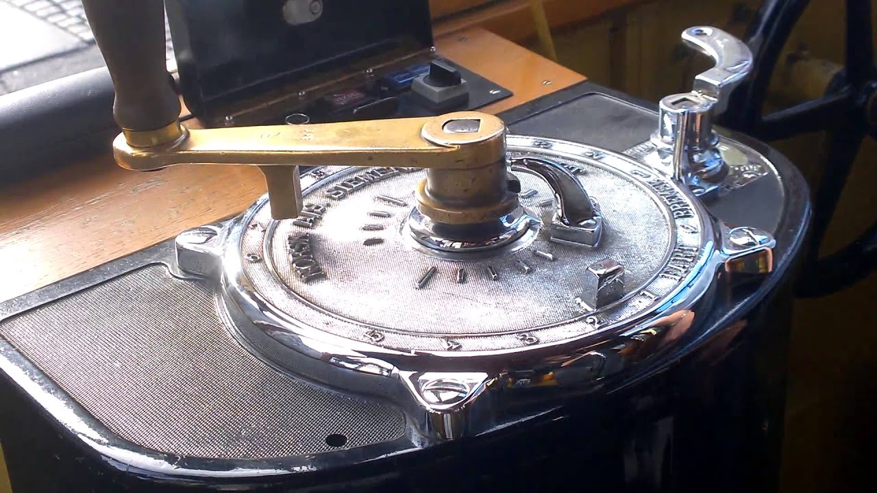 A ride with a 102 year old tram (2015) in Oslo (drivers view)