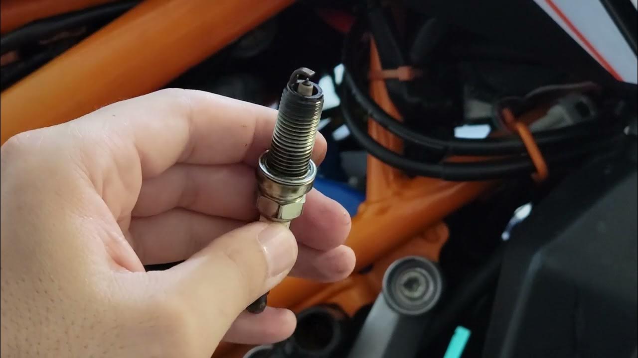 KTM 390 Duke Changing the Spark Plug the Easy Way! YouTube