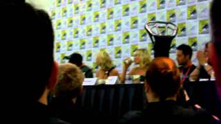 Laura Vandervoort au Comic Con 1