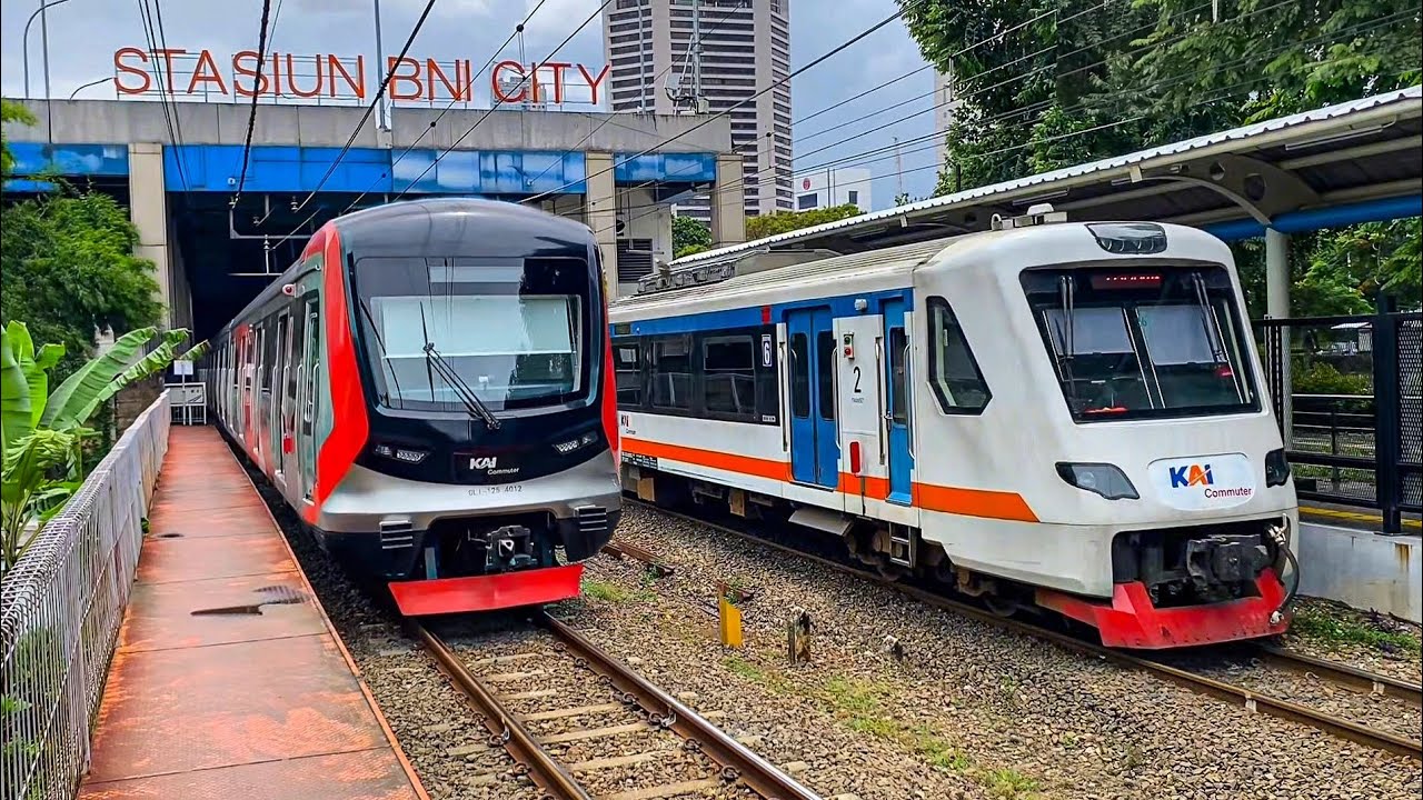 STASIUN BERDEKATAN!! KUMPULAN KRL COMMUTER LINE DAN KA BANDARA DI STASIUN KARET