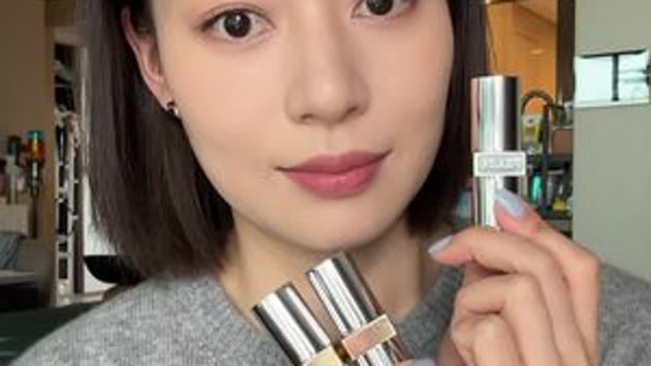 三支prada热门新色试色～无G#口红控 #口红试色 #女孩子买点口红怎么了 #涂口红