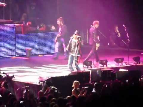 Mr Brownstone - Guns N' Roses - O2 Arena, London 31-05-12 - YouTube