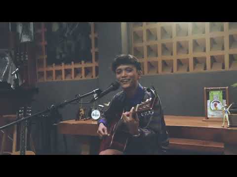 Stand Here Alone - Wanita Masih Banyak (Lirik)