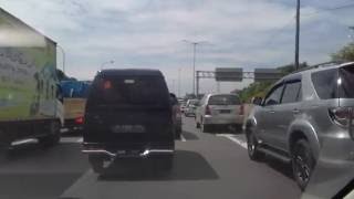 Macet Masuk Tol Utama Cikarang H 14 Puasa Menjelang Mudik 2016