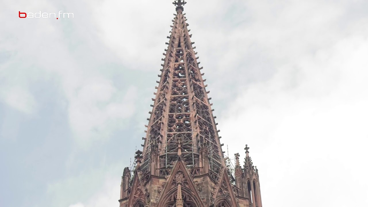 Zum ersten Mal seit 12 Jahren ist der Turm des Freiburger Münsters ohne Gerüst zu sehen