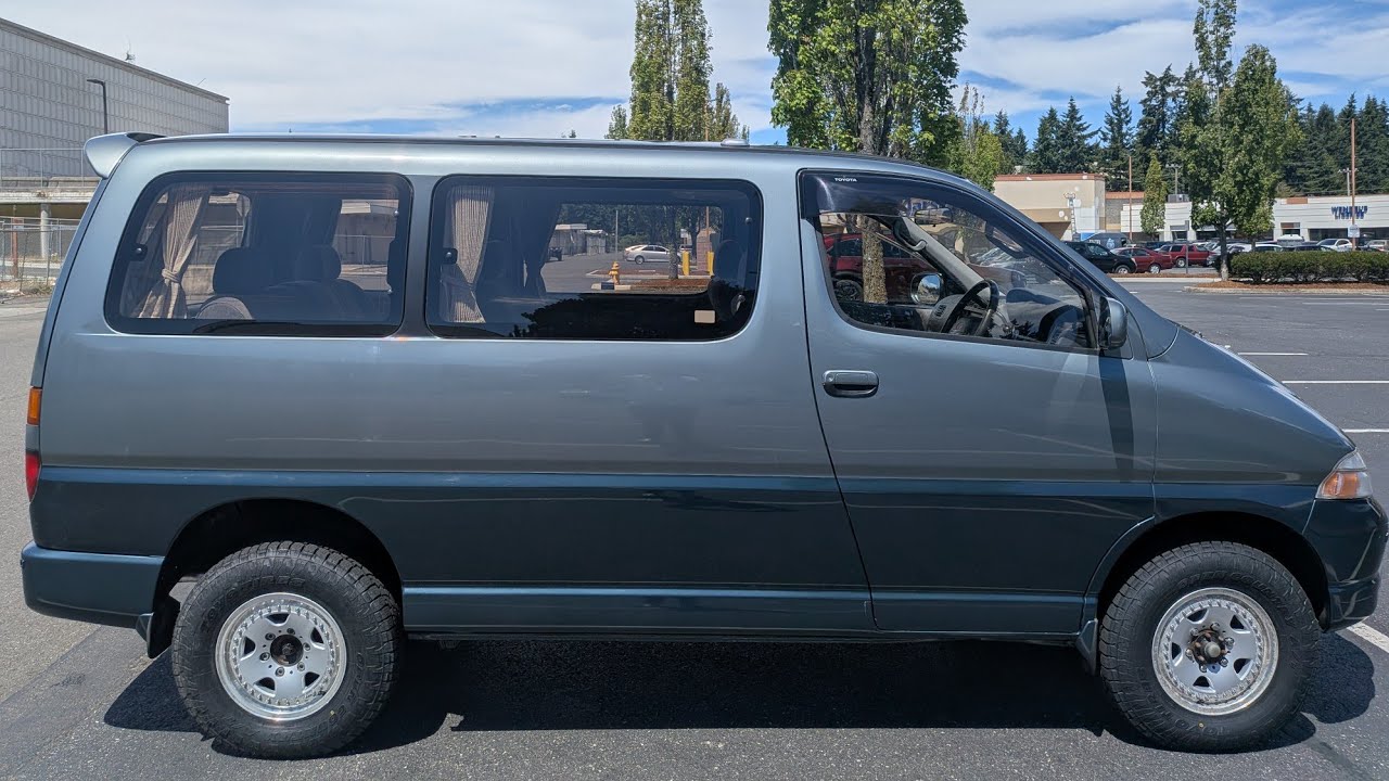HD660S＋TRIPOWIN GranVia This 90s Van Still Has a VHS Player — 1995 Toyota Granvia Q Turbo