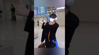 картинка: Тэхён вернулся в Корею🐻😍 #bts #марусяозвучка #kpop #v