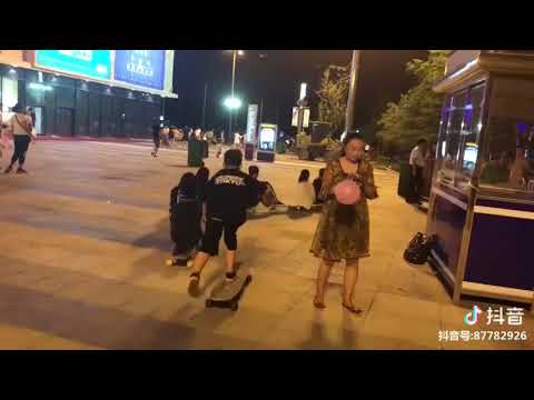 【抖音】【曾轶可-私奔】穿个宽松的衣服让她钻来钻去