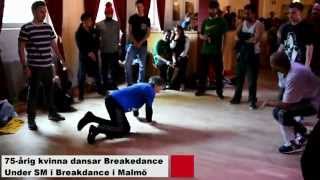 75-åriga Monica Masuda dansar breakdance under namnet Crazy Grandma under SM i breakdance i Malmö