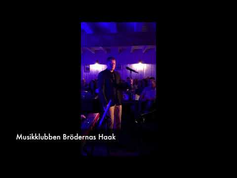 Magnus carlsson från Weeping Willows på Musikklubben Brödernas Haak