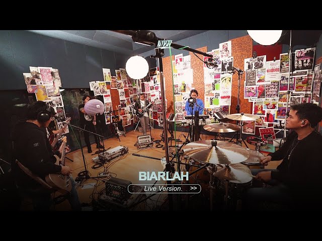 NIDJI - Biarlah (Live Version) | Official Music Video class=