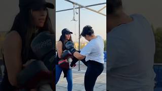 البنات وهى بتتمرن ??#kickboxing #fitness