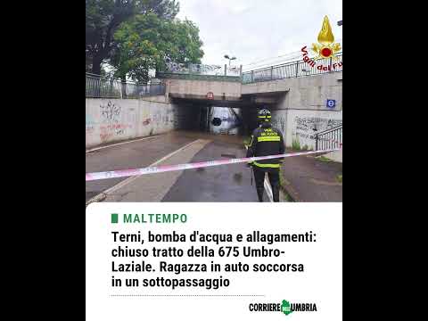 Video Terni, bomba d'acqua e allagamenti: chiuso tratto della 675 Umbro-Laziale. Soccorsa ragazza in auto