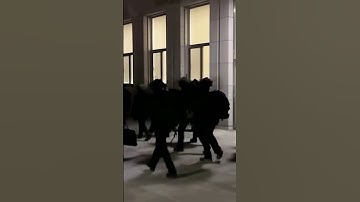 Giới giải trí Hàn Quốc lao đao sau lệnh thiết quân luật của Tổng thống #baovietnamplus