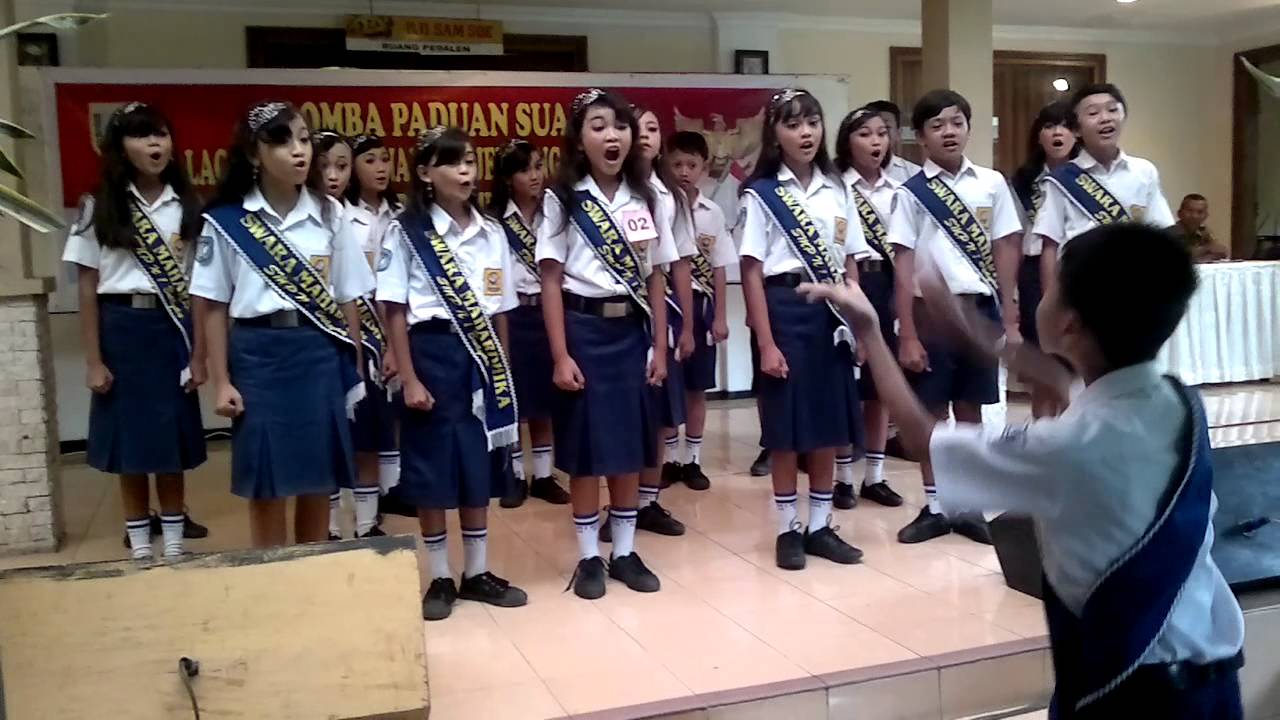 SMPN 1 BUAYAN JUARA I LOMBA PADUAN SUARA KABUPATEN KEBUMEN DI CANDISARI KEBUMEN JATENG