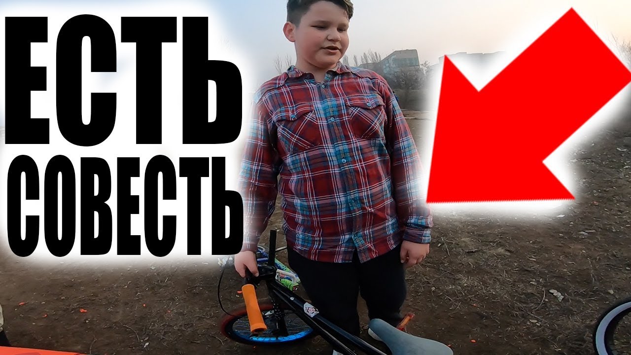 Пацан сосет в машине