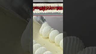 New world record for the largest strawberry cake made with 350kg of strawberries - BBC URDU