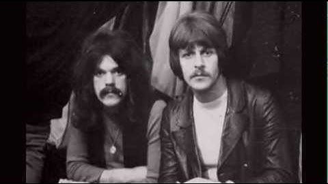 FLOWERS IN THE RAIN (acoustic demo) by the Move featuring Carl Wayne and Roy Wood