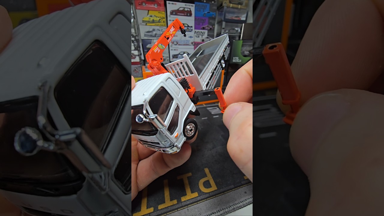 Modellino Auto Rimorchio Doppio Ponte GCD 1:64 HKS Fuso Fighter Mk2, Metallo Pressofuso, Mitsubishi