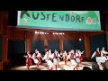 Сербы танцуют народный танец