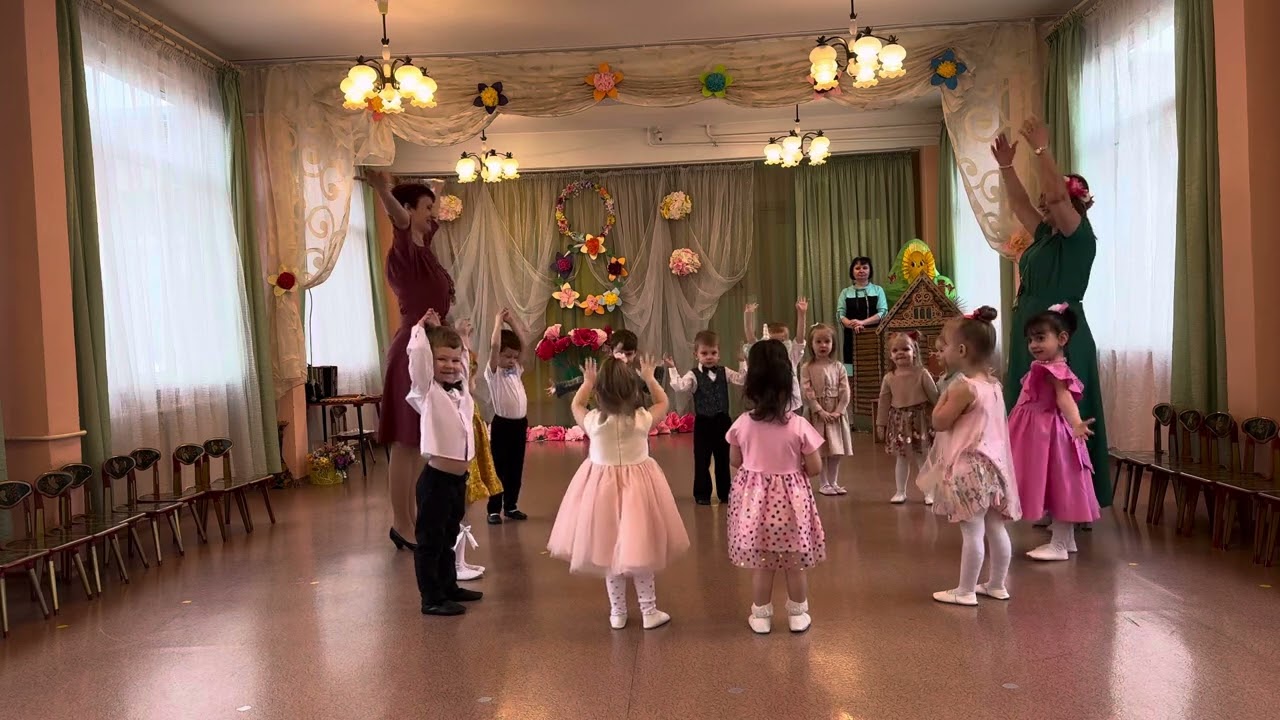Утренник 8 марта. Младшая группа Лучик
