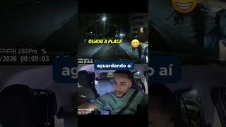 É o poste mijando no cachorro