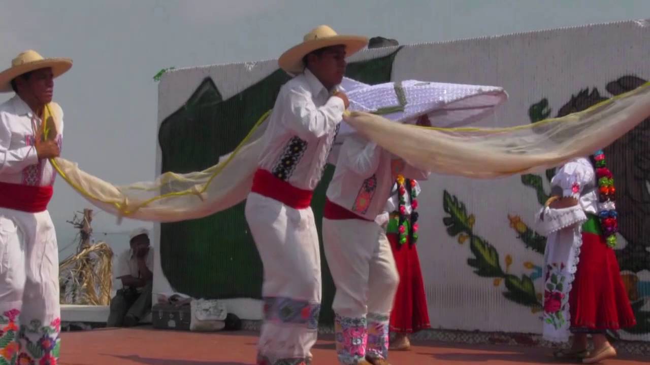 DANZA DEL PESCADO EN JANITZIO MICHOACAN