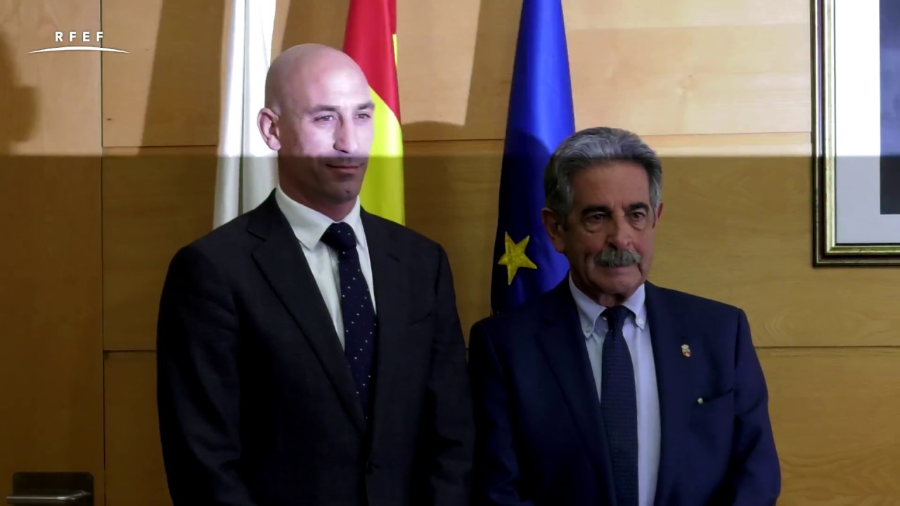 El presidente Luis Rubiales, recibido por Miguel Ángel Revilla, presidente de Cantabria