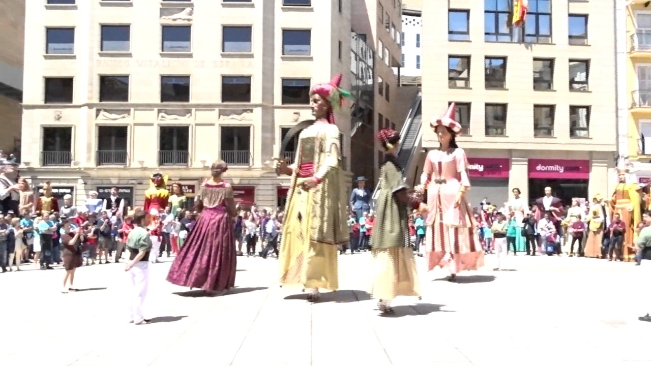 El Gegant del Pi i l'Elisenda a la Festa Major de Lleida 2017