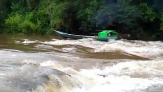 Download lagu Menyusuri Aliran Sungai Bihak menuju Stasi Riam Dadap, Ketapang, Kalbar (2)