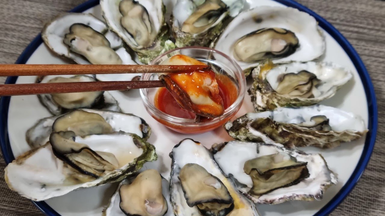 [석화찜] 집에서 싱싱한 석화 10분만에 찌는 법 | 굴 석화 세척 및 손질하는 법 | 플레이팅 먹는 법 - YouTube