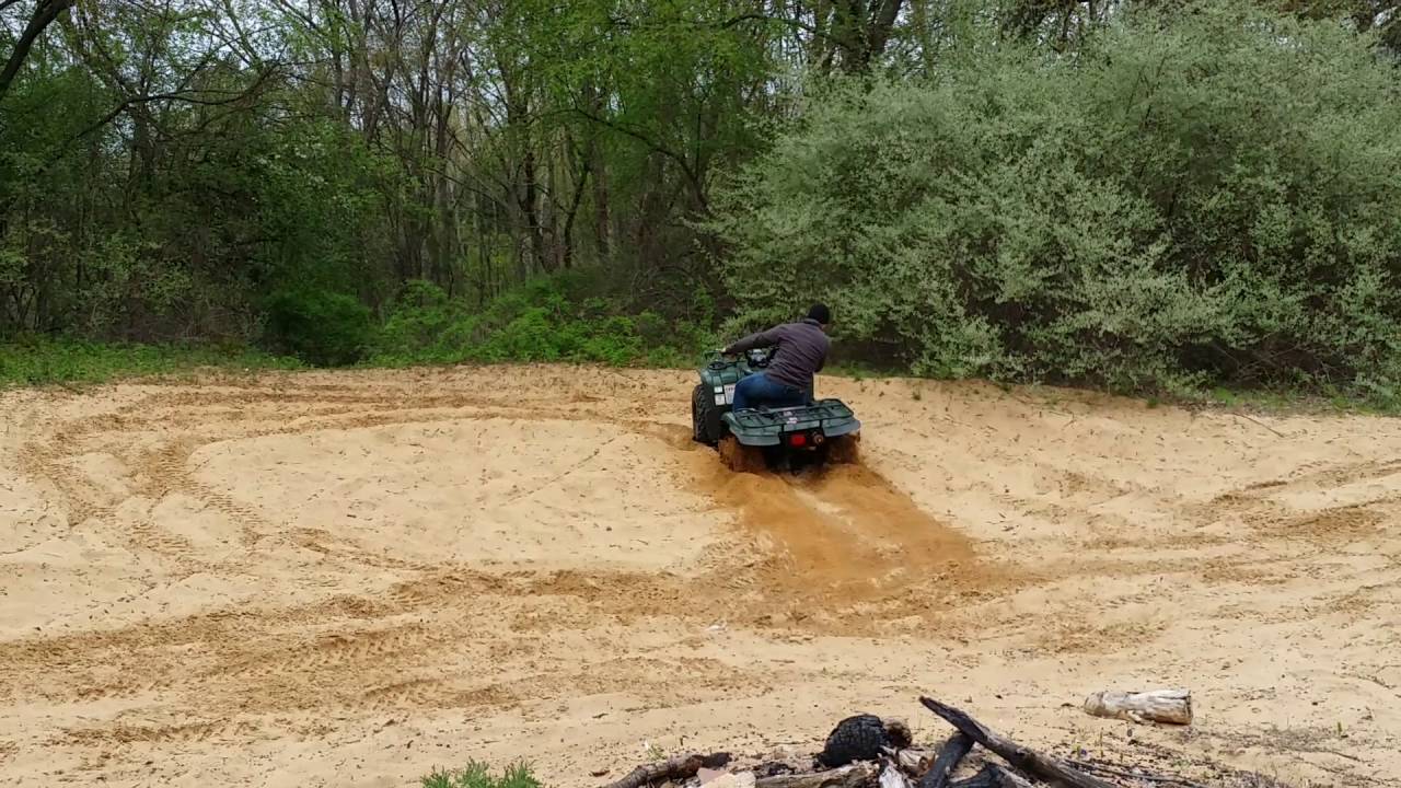 Yamaha Kodiak 4 wheeler stuck in a sandpit!!