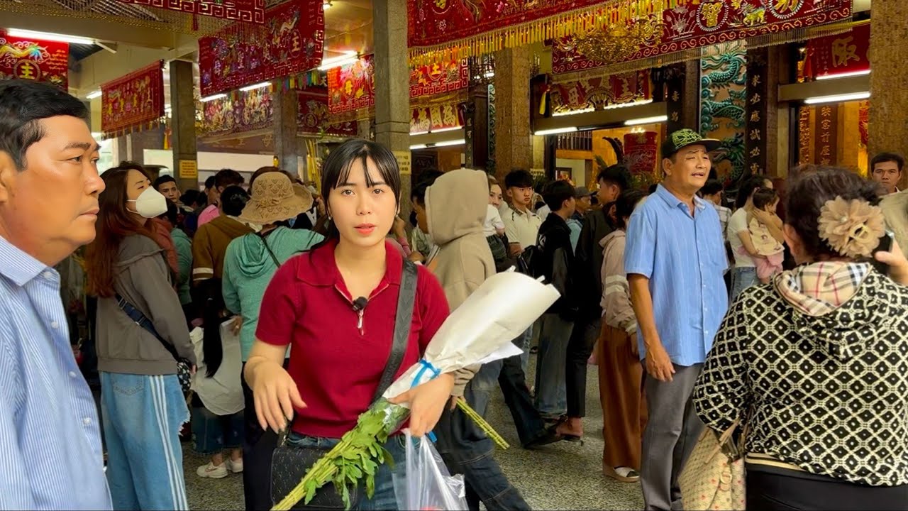Mùng 7 Âm Lịch Đi Châu Đốc Phải Chen Chân Mới Thắp Hương Được Cho Bà •HRUM |#127