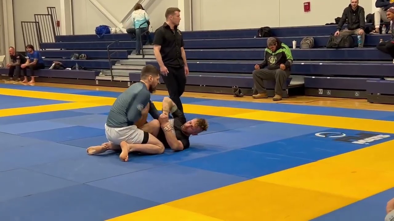 FUJI BJJ Northern Ohio Championship (Sandusky OH) White Belt Masters 165lb noGi match 1