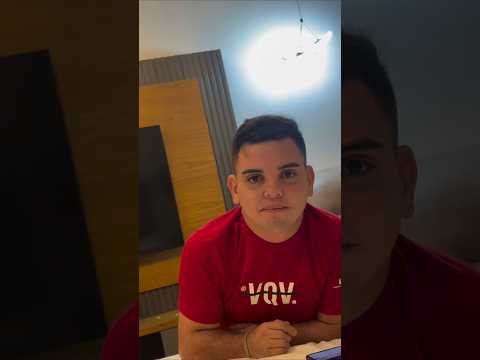 Anãozinho Lima, Gusttavo Liso e Tirullipa fazendo exercícios de voz da Simone Mendes