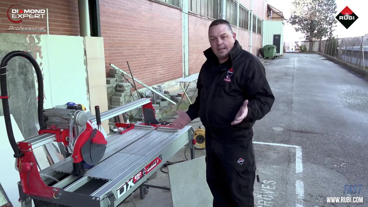 Máy cắt gạch RUBI DX-250 với lưỡi TVH Diamond Blade