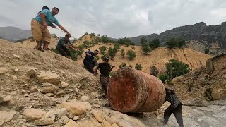 A unique group effort: moving the heavy water tank in the heart of the village