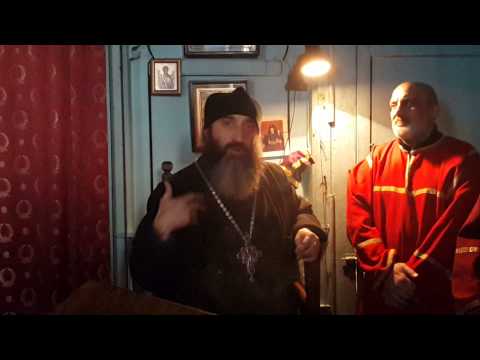 დეკანოზი გიორგი სხირტლაძე--შობის დღესასწაული საკურთხეველში