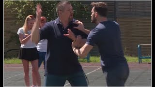 Ojciec Nastolatki Zaatakował Innego Ucznia Szkoła Odc. 468