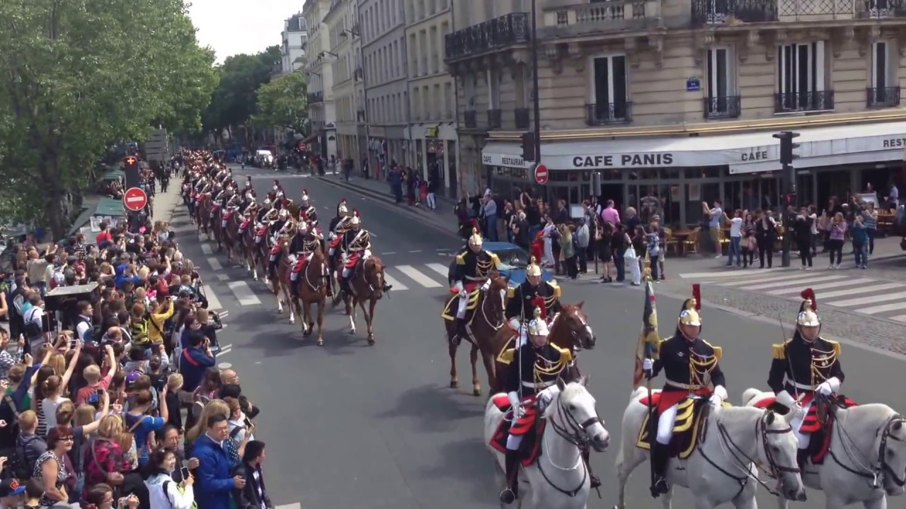 French Republican Guard: On the march in Paris!