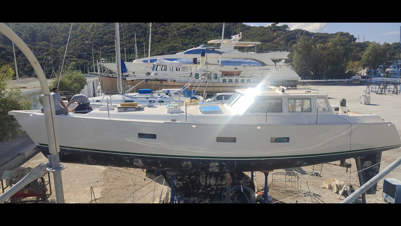 Hull Paint: SY Letafet is Loading!