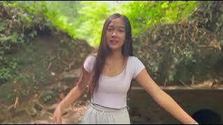 Rumas Alvia Mandi Dihutan